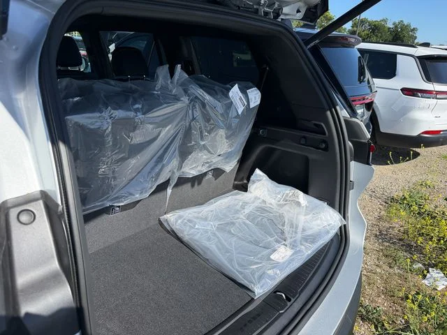 New 2026 Silver Zynith Exterior Paint Jeep Laredo image 28