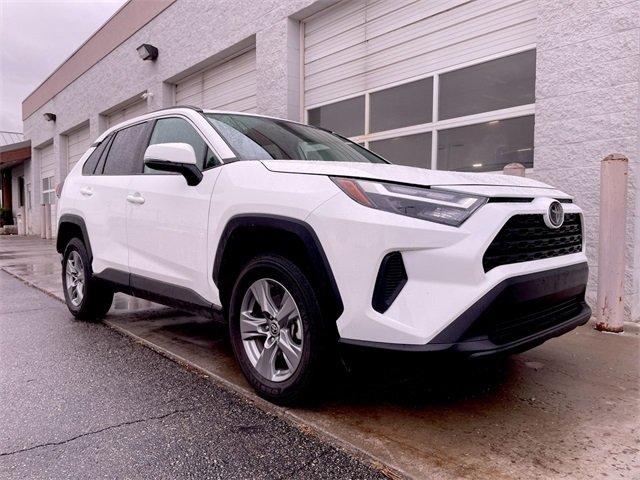 2025 Toyota RAV4 XLE photo 2