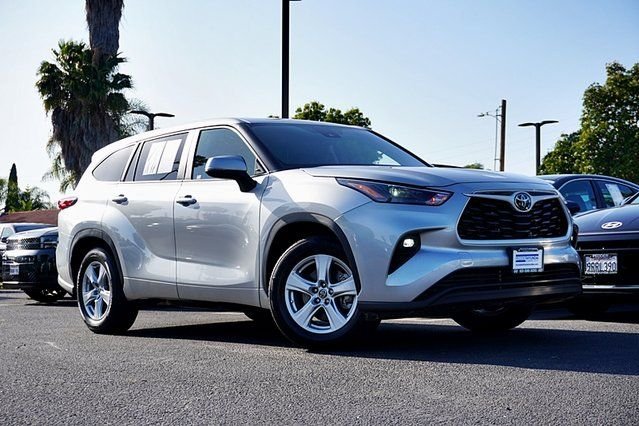 Used 2025 Silver Toyota LE image 1