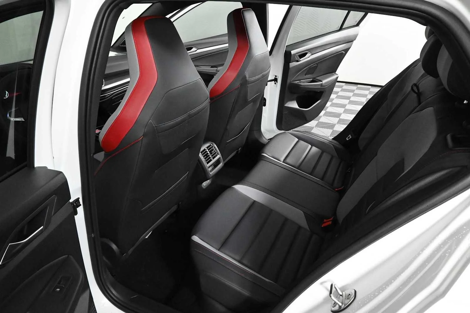 New 2026 Opal White Pearl Volkswagen SE image 15