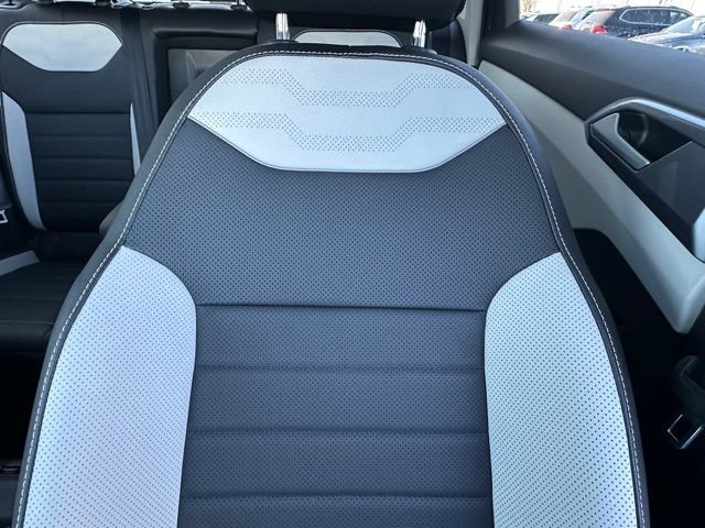 New 2026 Pure White Volkswagen 1.5T SEL image 30