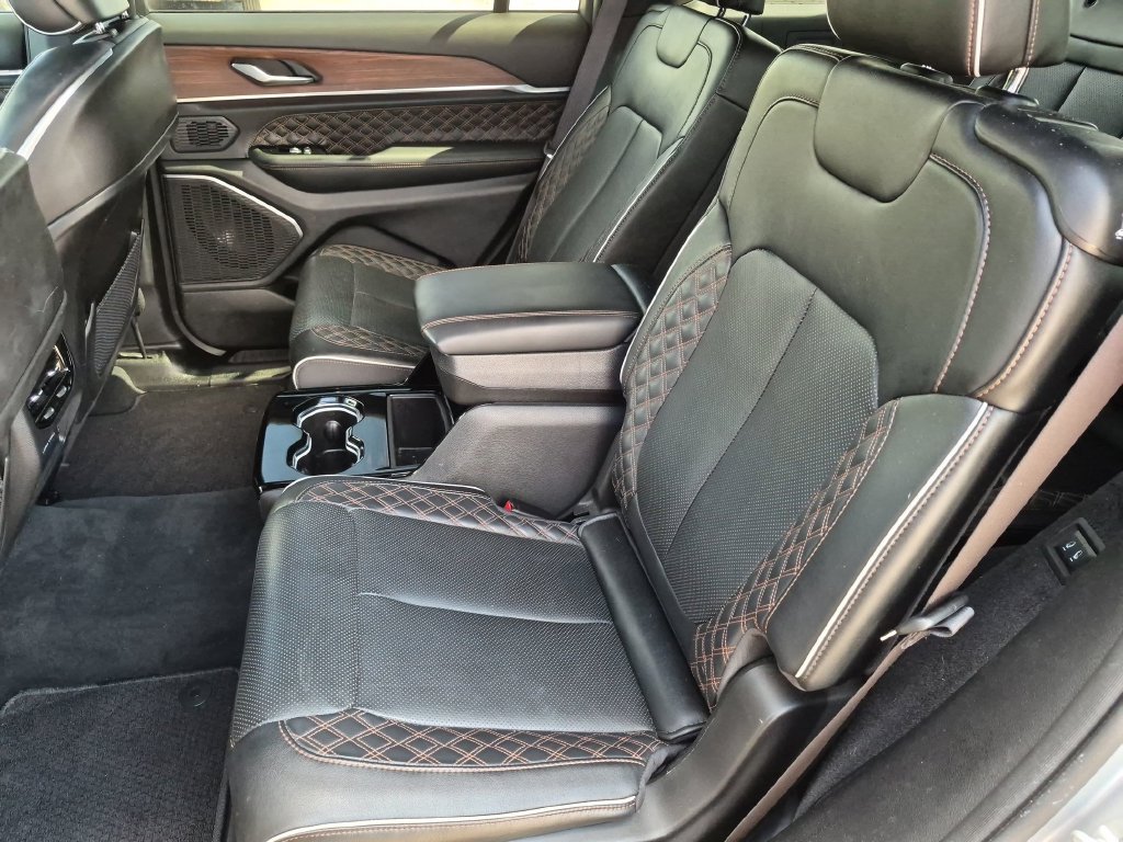Used 2024 Silver Jeep Summit image 30