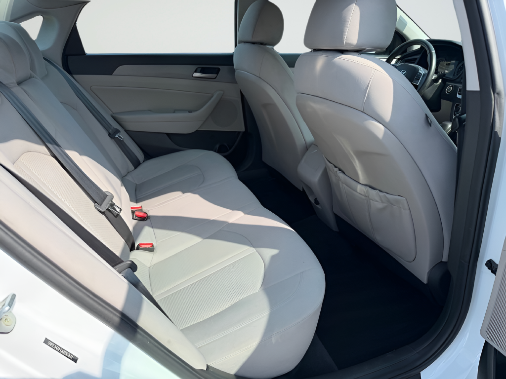 Used 2018 White Hyundai SEL image 22