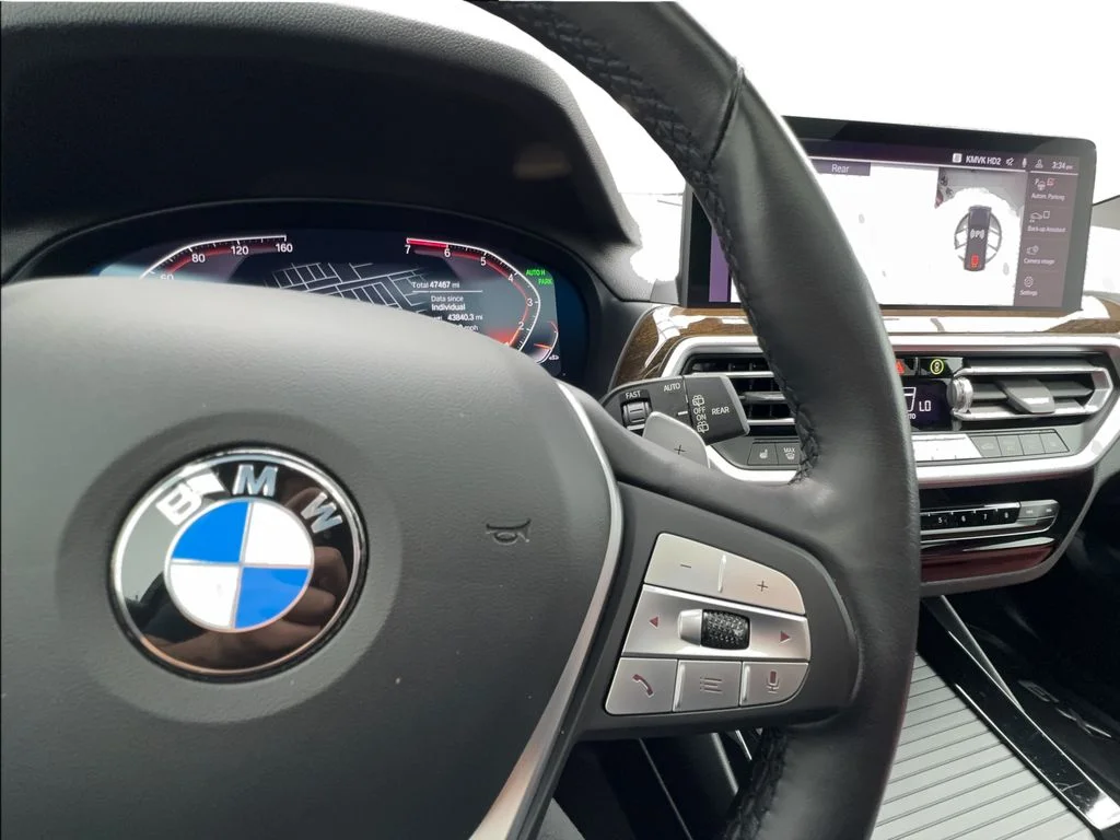 Used 2024 Black BMW sDrive30i image 41