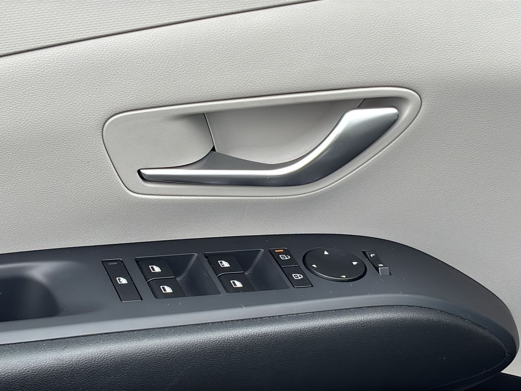2025 Hyundai Tucson SE - Photo 12