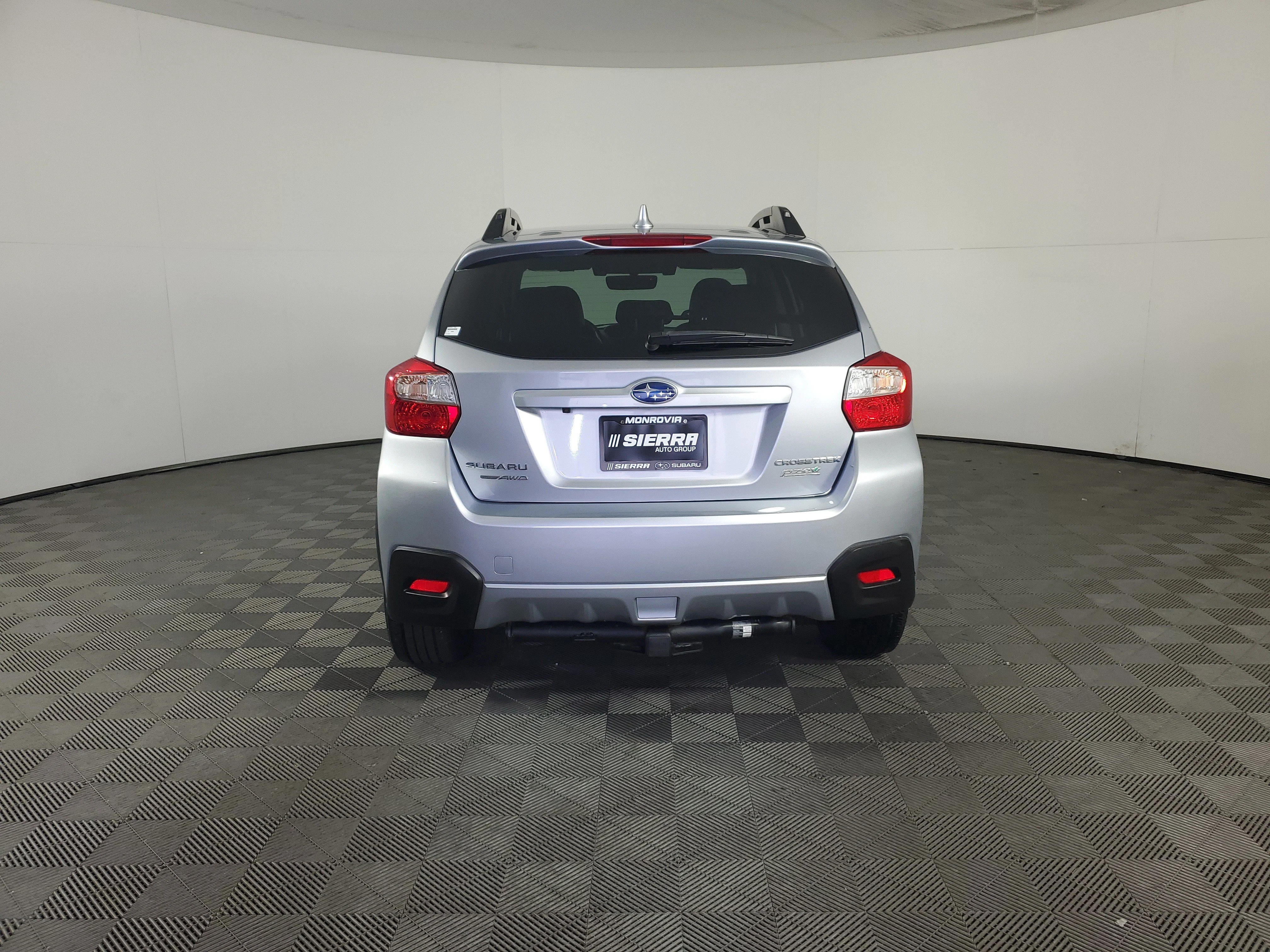 Used 2017 Ice Silver Metallic Subaru Limited image 5