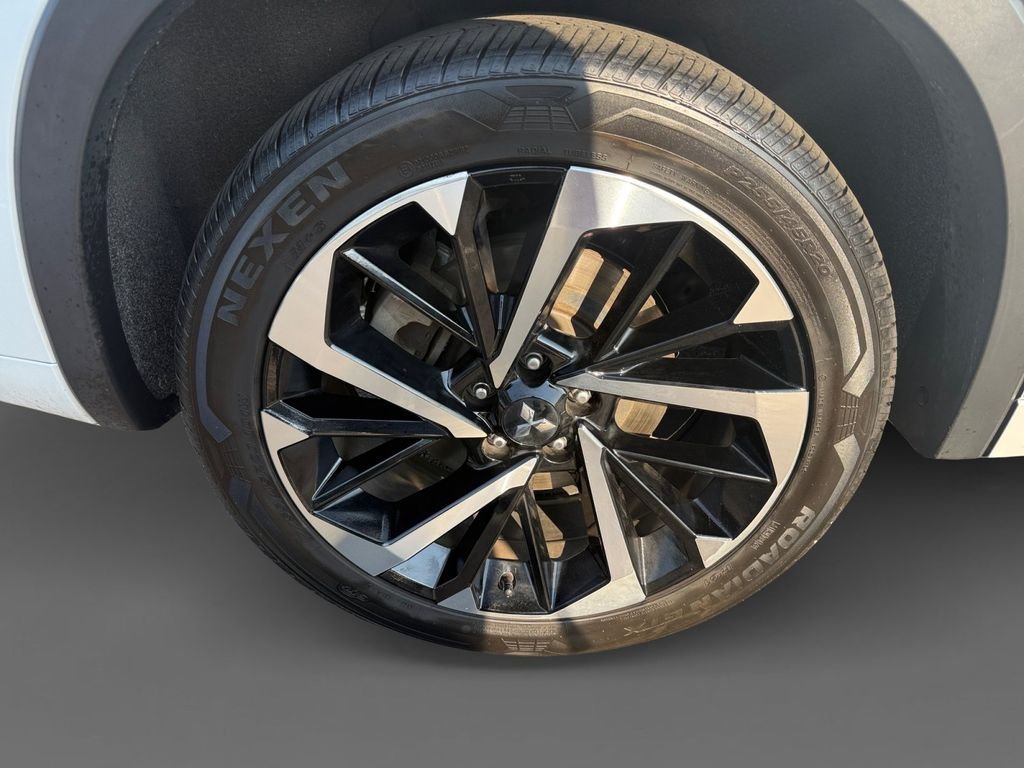 Used 2023  Mitsubishi SEL image 10