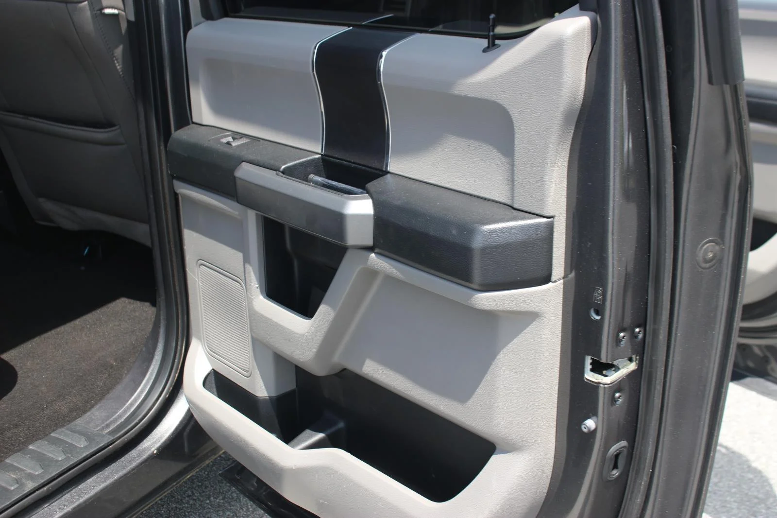 Used 2018 Grey Ford XL image 29