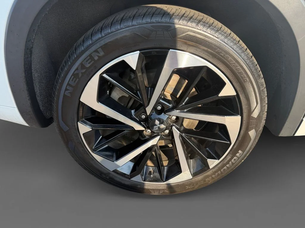 Used 2023  Mitsubishi SEL image 10