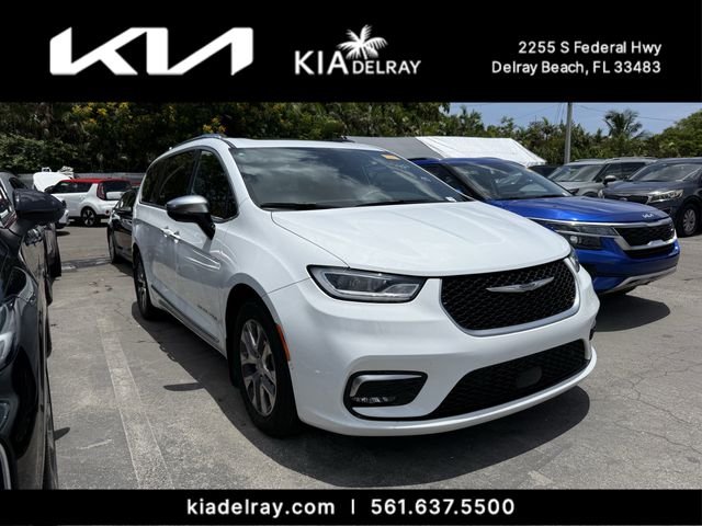 2023 Chrysler Pacifica Hybrid Pinnacle Hybrid's photo
