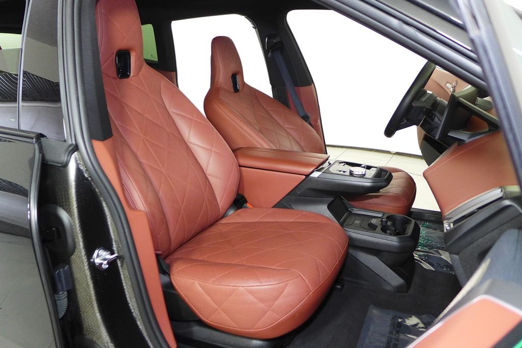 Used 2025 Black Sapphire Metallic BMW M60 image 18