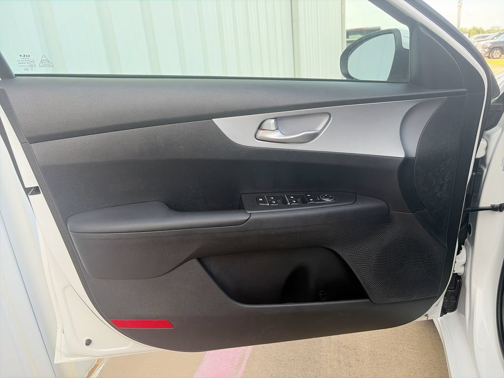 Used 2024 White Kia LXS image 22