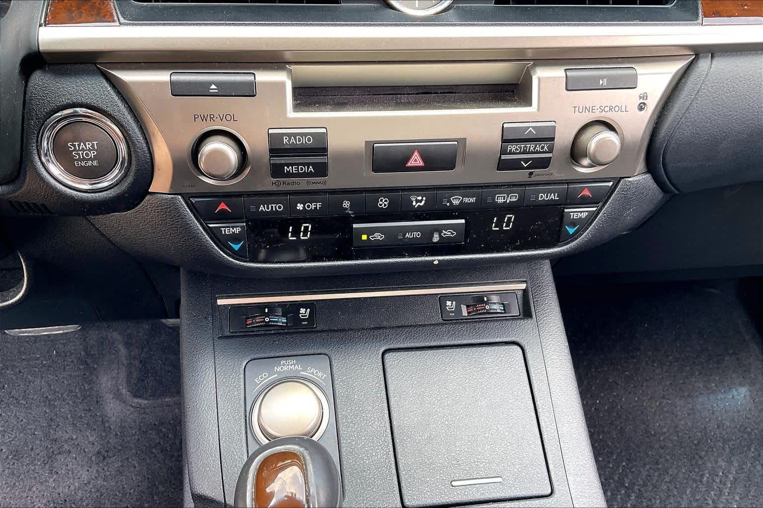 Used 2015 Atomic Silver Lexus  image 32