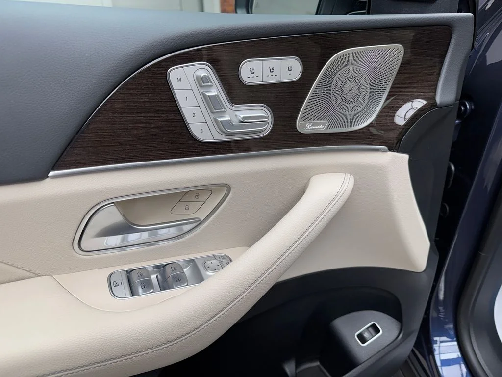 Used 2026 Blue Mercedes-Benz GLS 450 image 11