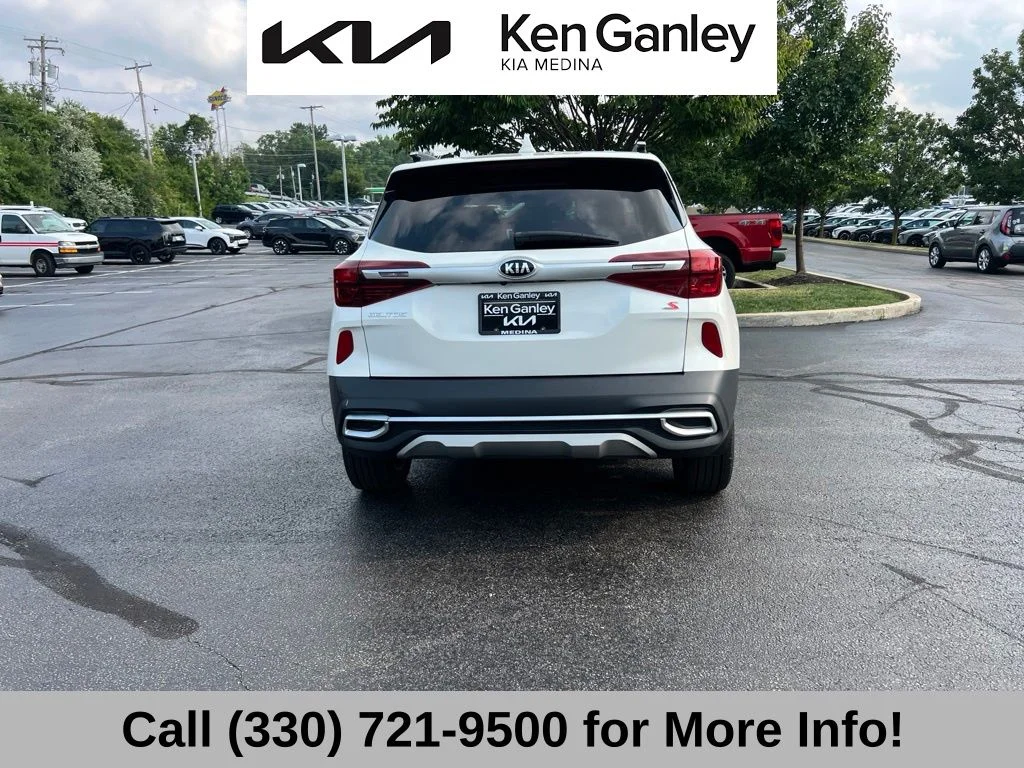 Used 2021 White Kia S image 11