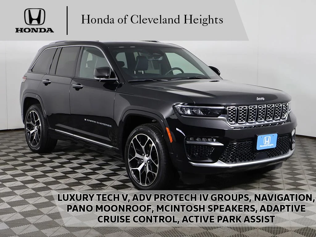 Used 2023 Diamond Black Jeep Summit Reserve image 1