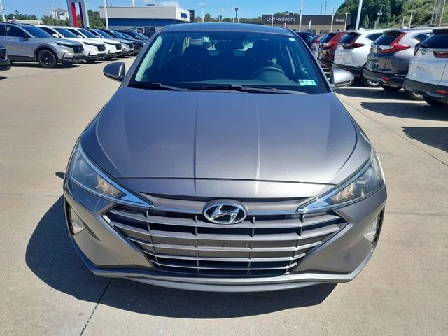 Used 2019 Gray Hyundai SE image 4