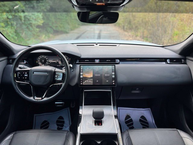 Used 2025 Fuji White Land Rover Dynamic SE image 21