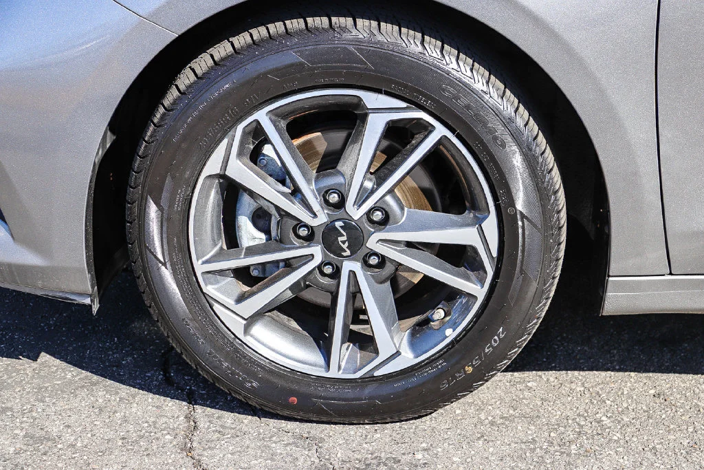 Used 2022 Gray Kia LXS image 13