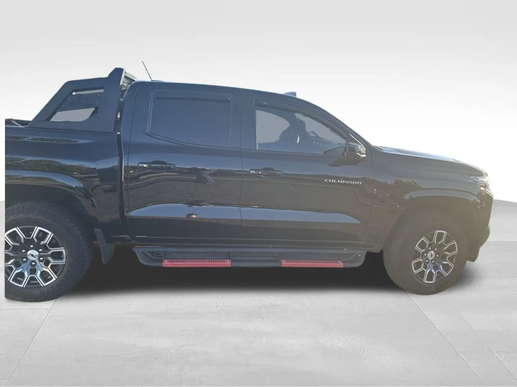 Used 2023 Black Chevrolet Z71 image 3
