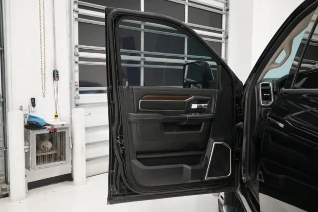 Used 2023 PXJ_Diamond_Black_Crystal_P/C Ram Laramie image 23