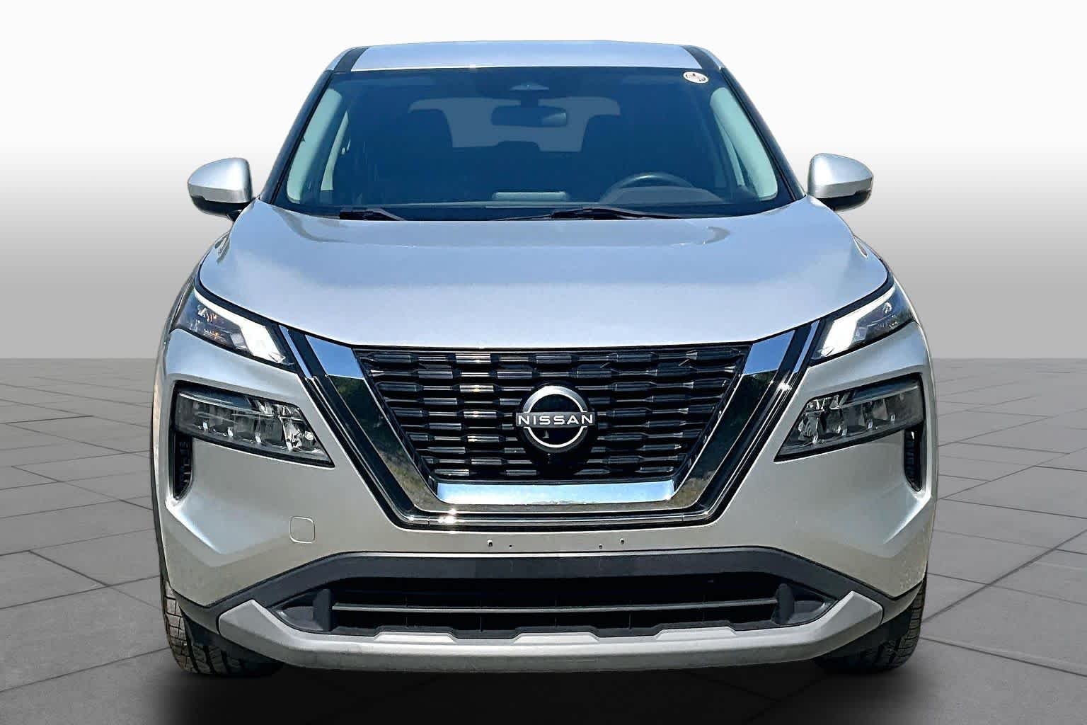 Used 2022 Brilliant Silver Metallic Nissan SV image 4