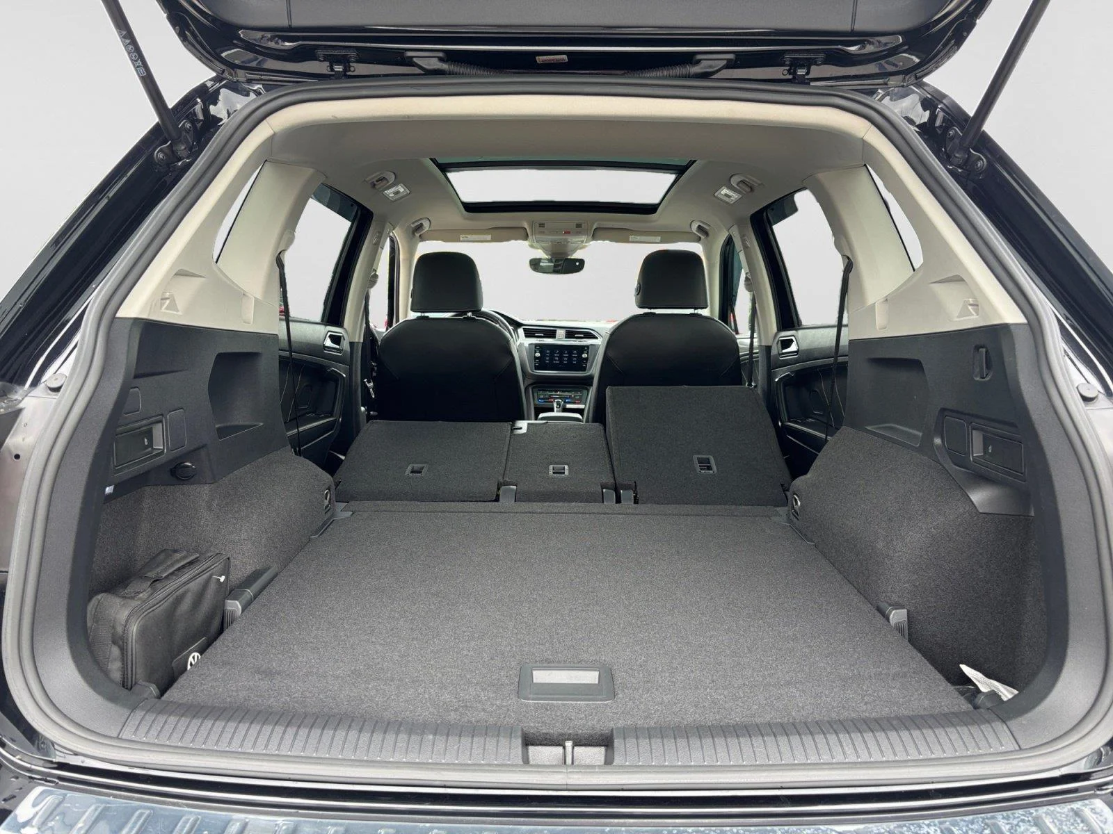 2023 Volkswagen Tiguan SE - Photo 47