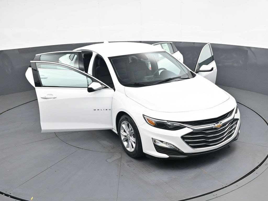 Used 2024 Summit White Chevrolet LT image 36