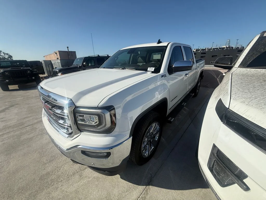 Used 2018 White GMC SLT image 1