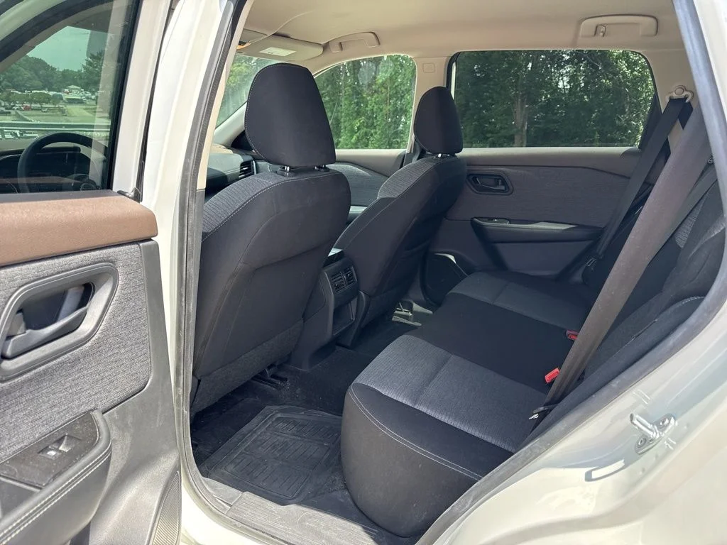 Used 2021 White Nissan S image 16