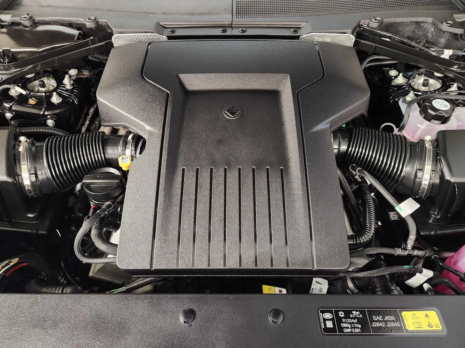 2026 Land Rover Defender OCTA Black - Photo 31