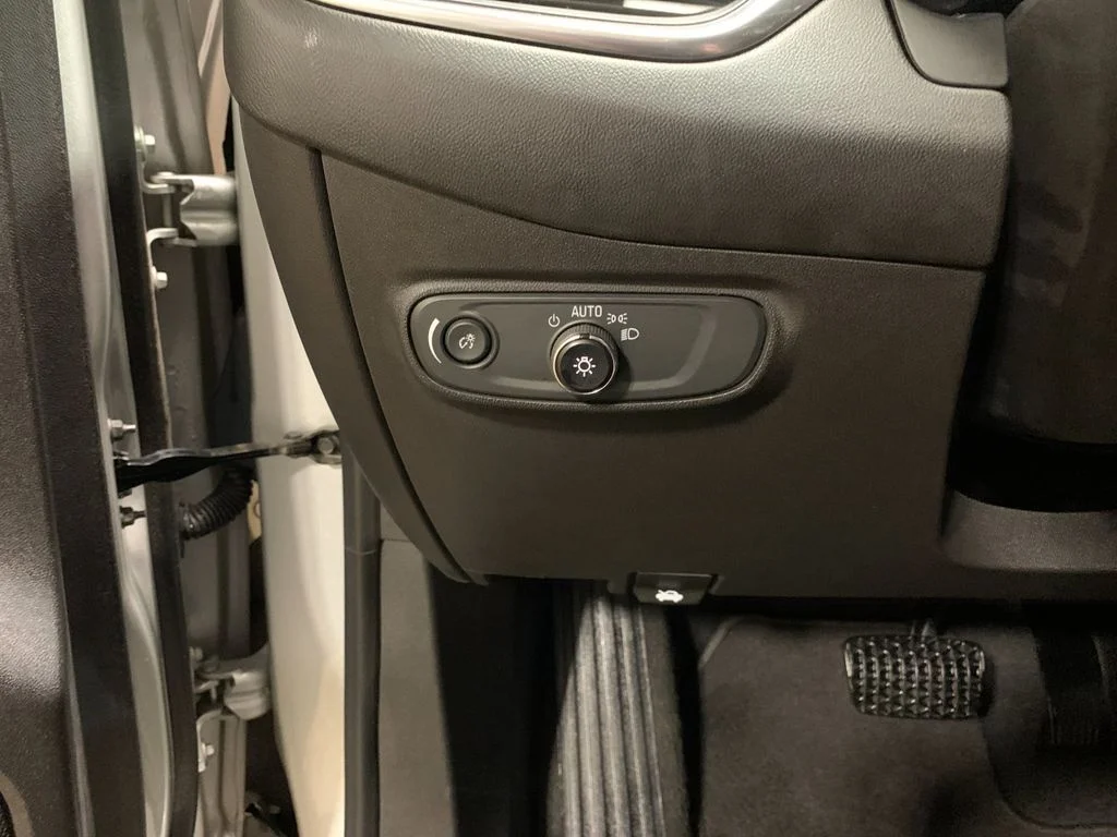 Used 2022 Silver Chevrolet LS image 33