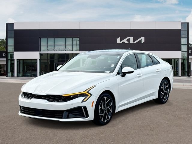 Used 2025 White Kia EX image 4