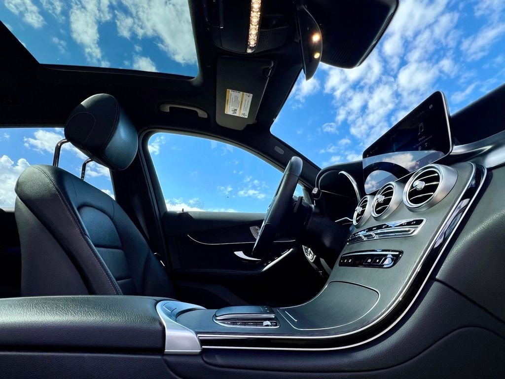 Certified Used 2022  Mercedes-Benz GLC 300 image 16