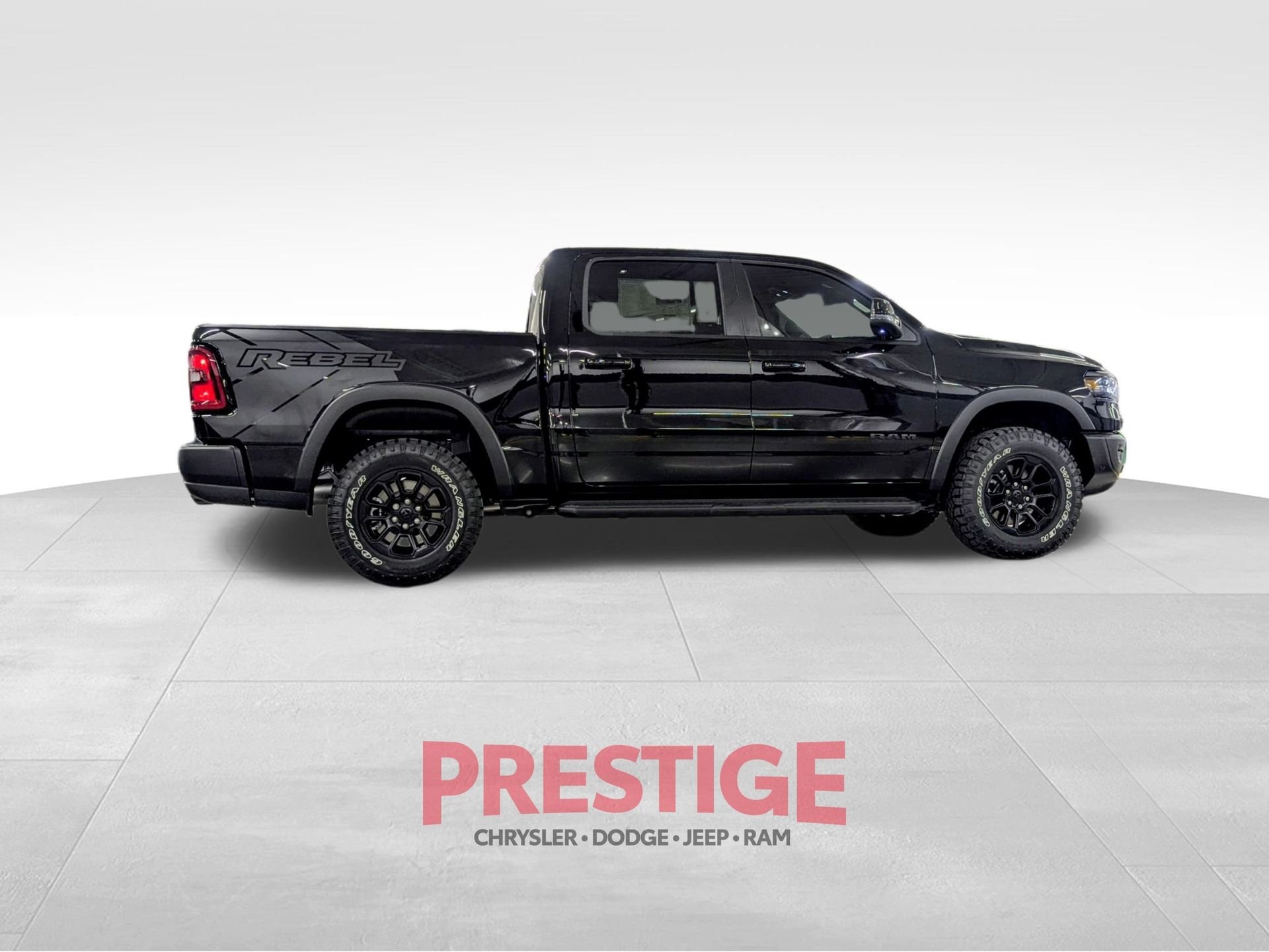 New 2026 Diamond Black Crystal Pearl-Coat Exterior Paint RAM Rebel image 4