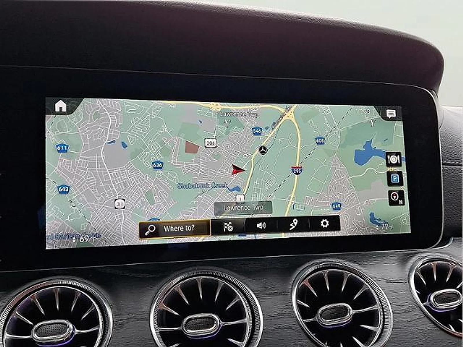 Used 2022 Obsidian Black Metallic Mercedes-Benz 4MATIC® image 26