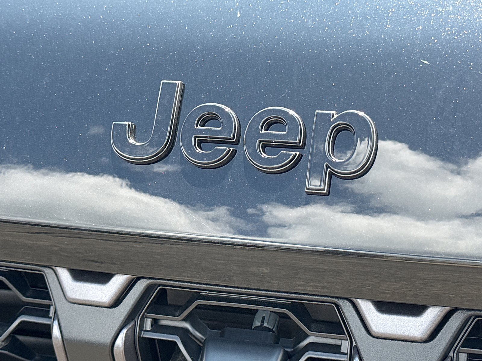 New 2026 Diamond Black Crystal Pearlcoat Jeep 85th Anniversay Edition 4x4 image 15