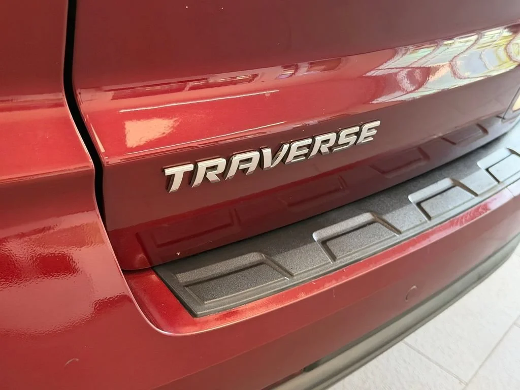 Used 2017 SIREN RED TINTCOAT Chevrolet LT image 14
