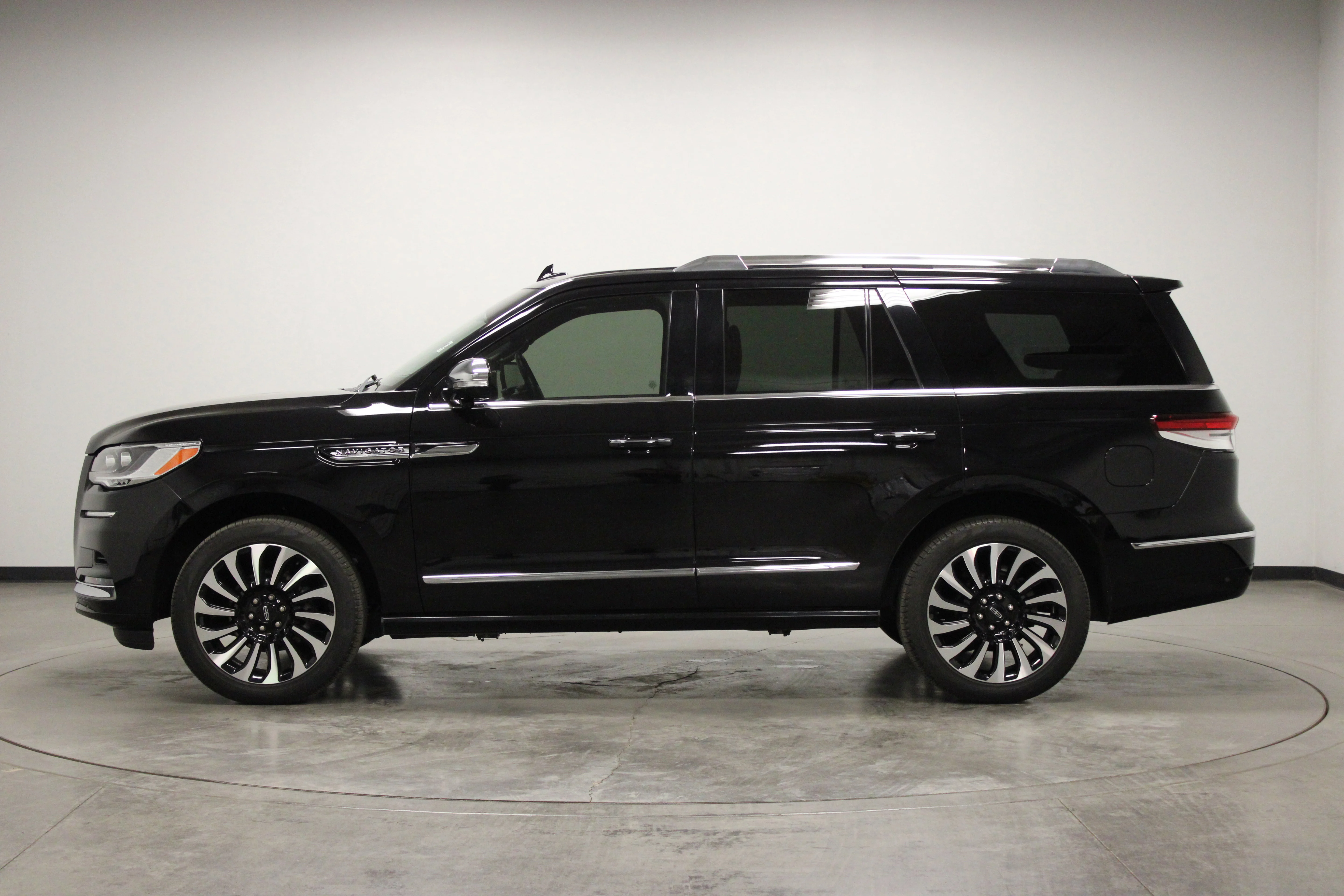 Used 2023 Infinite Black Metallic Clearcoat Lincoln Black Label image 5