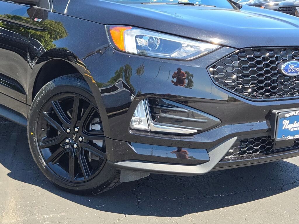 Used 2023 Black Ford SEL image 3