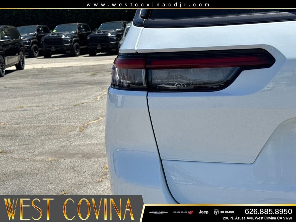 New 2026 Bright White Clear-Coat Exterior Paint Jeep Altitude image 14