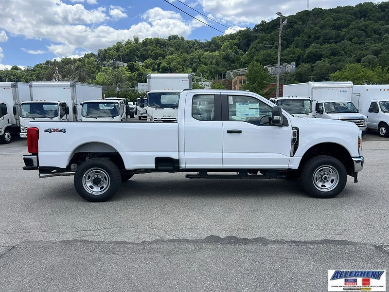 New 2026 Oxford White Ford XL image 5