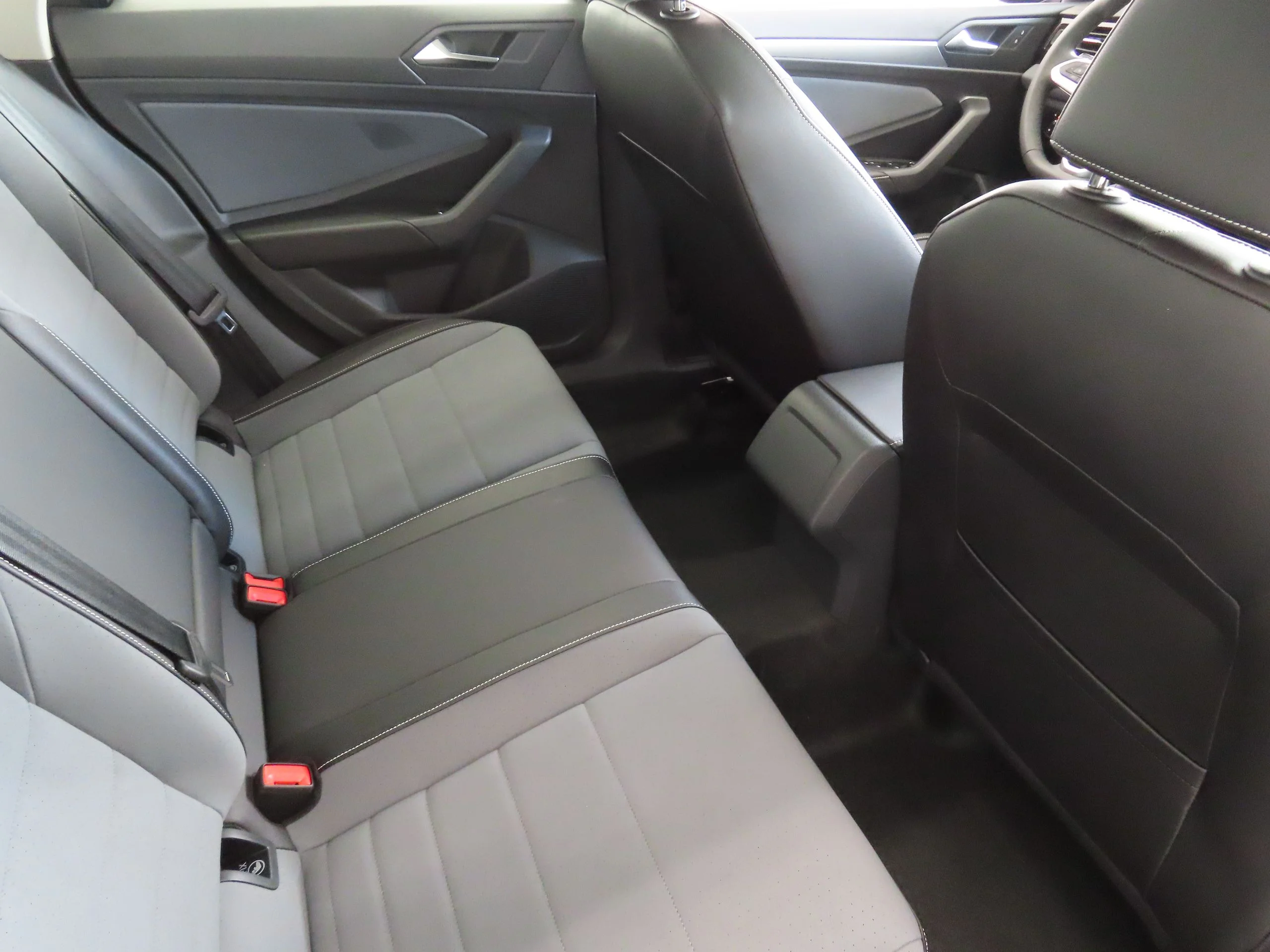 New 2026 Black Volkswagen 1.5T SE image 23