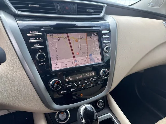 Used 2021 White Nissan Platinum image 13