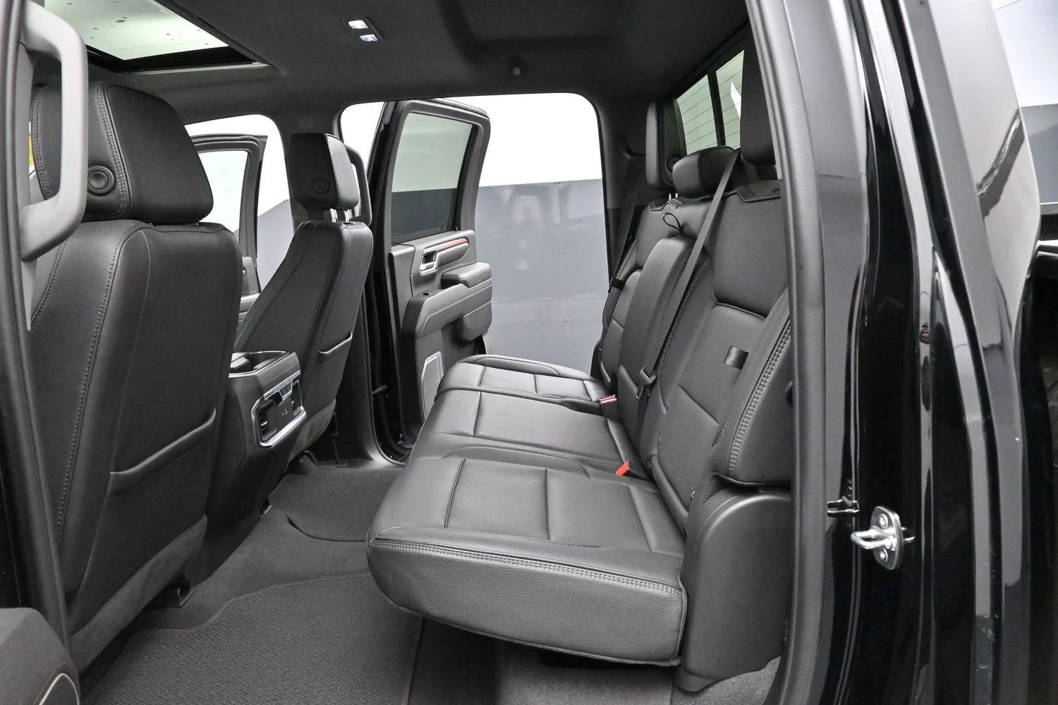 Used 2024 Onyx Black GMC Denali image 31