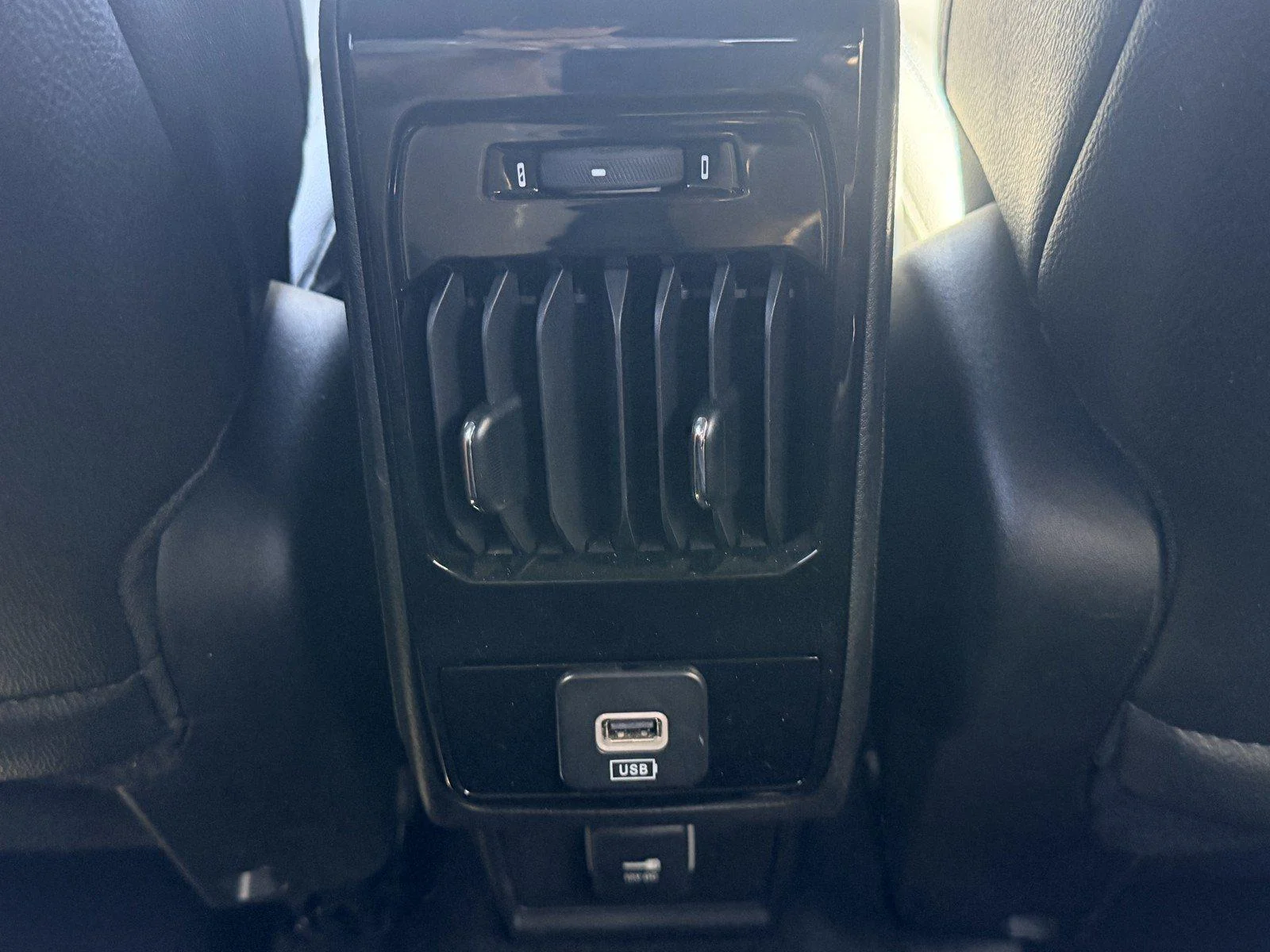 Used 2024 Silver Zynith Met Jeep Latitude image 15