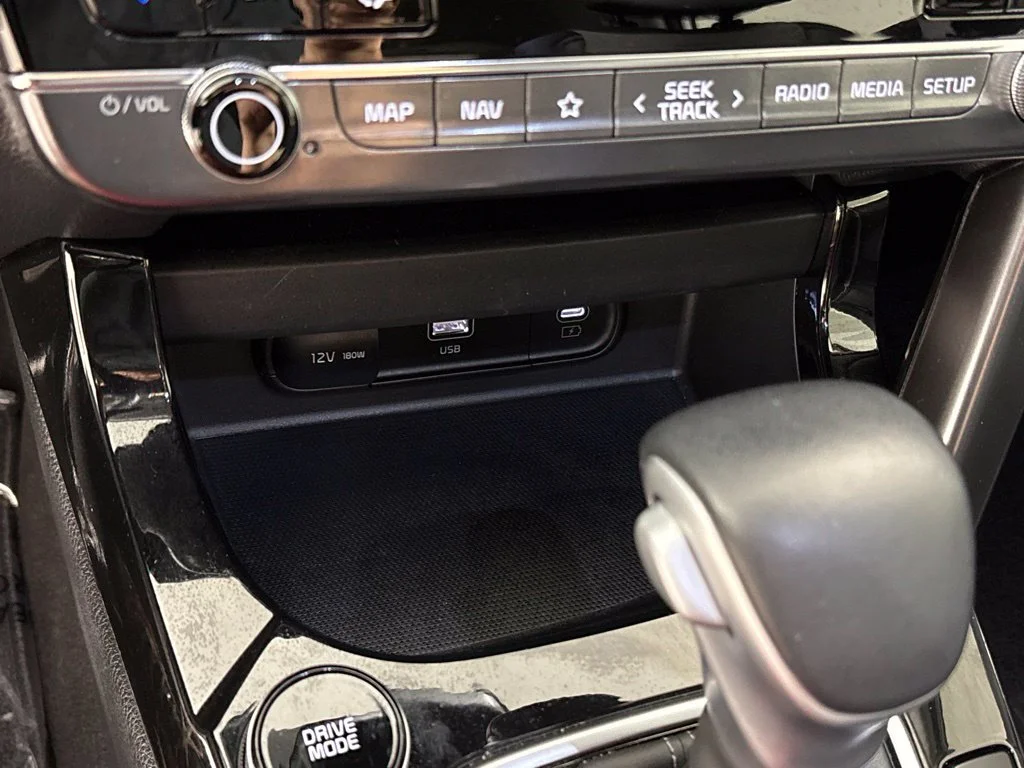 Used 2025 White Kia S image 40