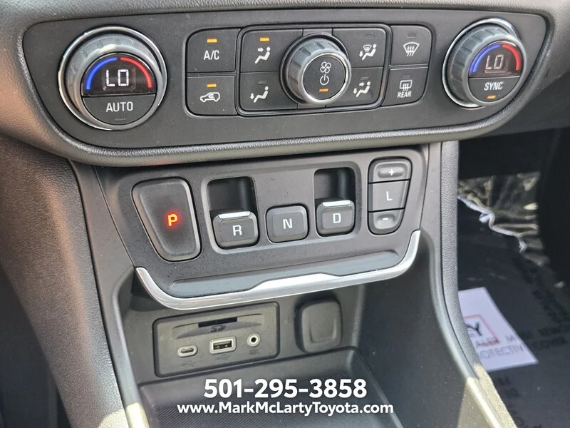 Used 2020 Red Quartz GMC FWD 4DR SLT image 19