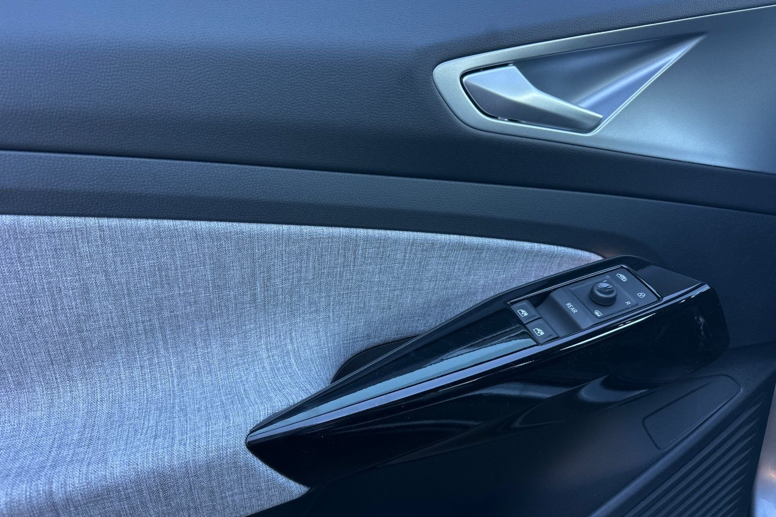 New 2026 Silver Mist Metallic Volkswagen Pro image 11
