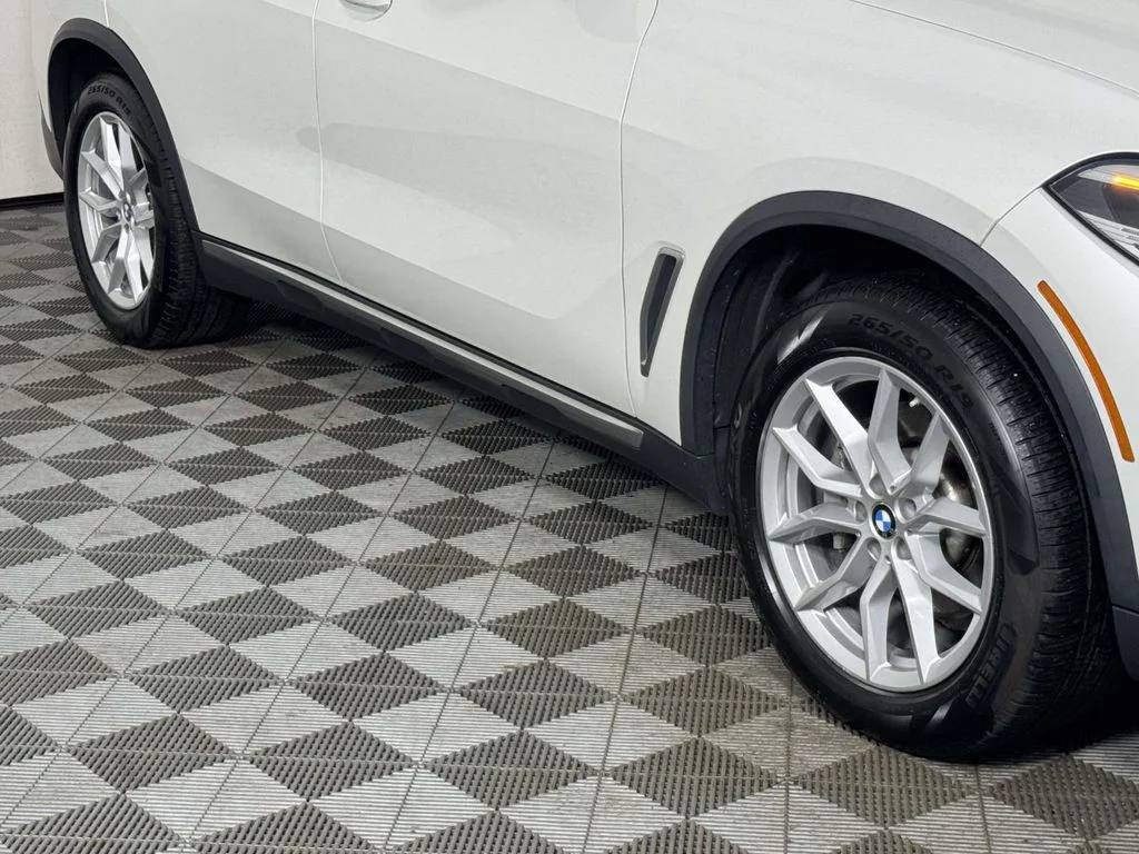Used 2020 White BMW xDrive40i image 12
